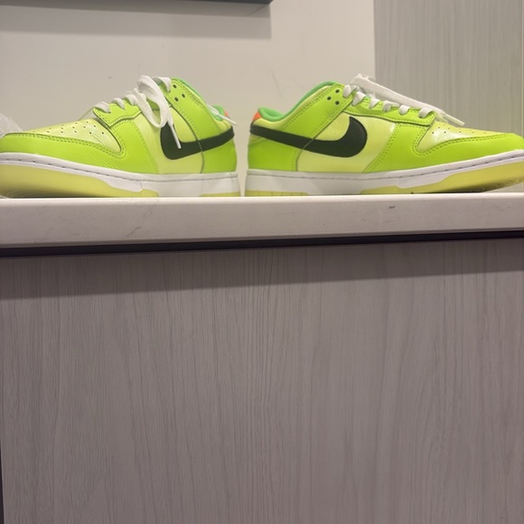 Nike Dunk Low SE “Splash Volt” - Size 9.5 - Picture 3 of 6